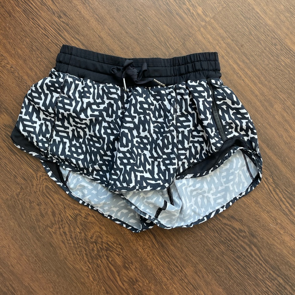 Lululemon black / white running shorts